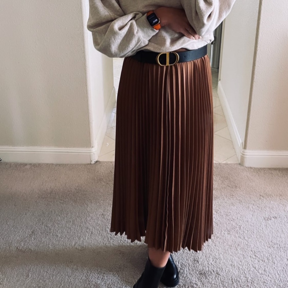 Bronze Pleated midi skirt (korean brand)